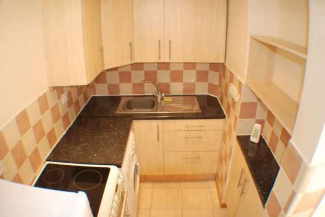  Image of 1 bedroom Flat to rent in Bitterne Road West Southampton SO18 at Bitterne Road West  Bitterne Southampton, SO18 1AP