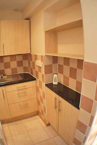  Image of 1 bedroom Flat to rent in Bitterne Road West Southampton SO18 at Bitterne Road West  Bitterne Southampton, SO18 1AP