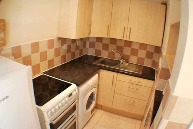  Image of 1 bedroom Flat to rent in Bitterne Road West Southampton SO18 at Bitterne Road West  Bitterne Southampton, SO18 1AP