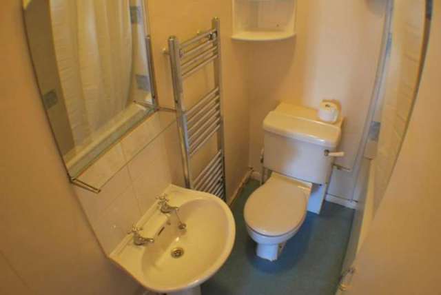  Image of 1 bedroom Flat to rent in Bitterne Road West Southampton SO18 at Bitterne Road West  Bitterne Southampton, SO18 1AP
