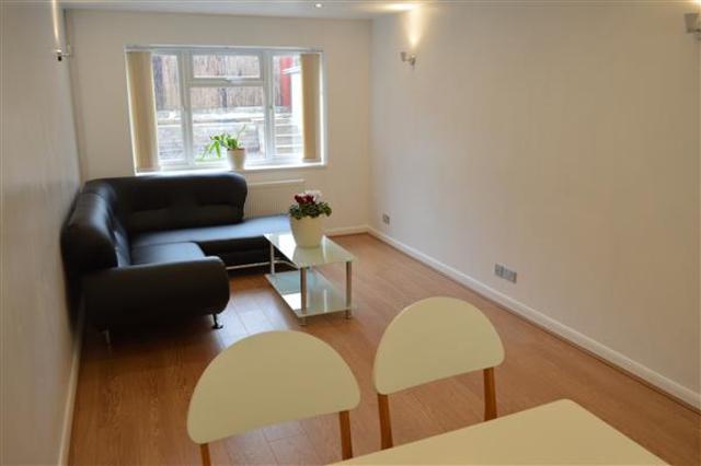  Image of 3 bedroom Semi-Detached house to rent in Brackleys Way Solihull B92 at Olton, B92 8QJ