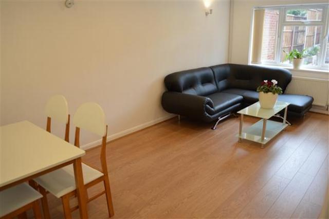  Image of 3 bedroom Semi-Detached house to rent in Brackleys Way Solihull B92 at Olton, B92 8QJ