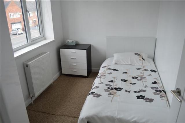  Image of 3 bedroom Semi-Detached house to rent in Brackleys Way Solihull B92 at Olton, B92 8QJ