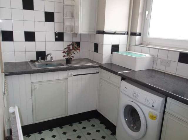  Image of 2 bedroom Flat to rent in Churchill Gardens London SW1V at Churchill Gardens Road  London, SW1V 3DS