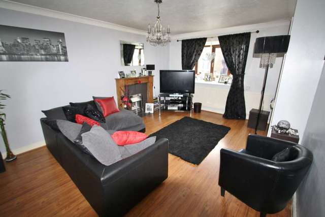  Image of 3 bedroom Semi-Detached house to rent in Briar Drive Dewsbury WF13 at Briar Drive  Dewsbury, WF13 4NJ