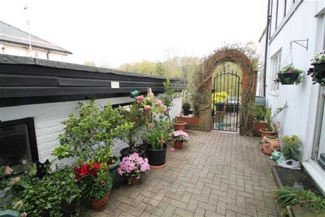  Image of 4 bedroom Semi-Detached house for sale in Brighton Road Hooley Coulsdon CR5 at Hooley, CR5 3EJ