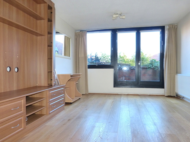  Image of 2 bedroom Flat to rent in Britten Close London NW11 at GOLDERS GREEN  London, NW11 7HW