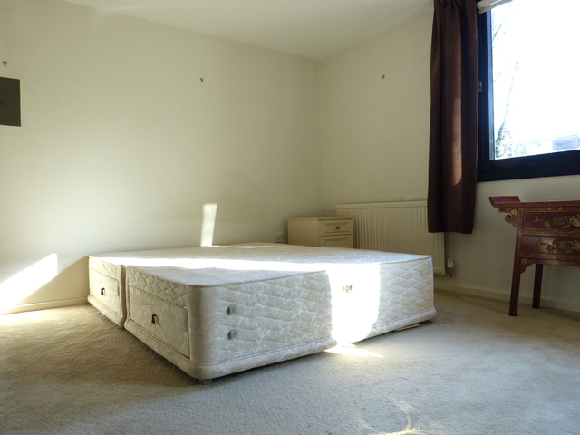  Image of 2 bedroom Flat to rent in Britten Close London NW11 at GOLDERS GREEN  London, NW11 7HW