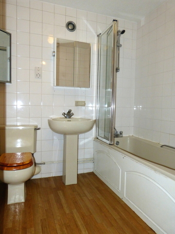  Image of 2 bedroom Flat to rent in Britten Close London NW11 at GOLDERS GREEN  London, NW11 7HW
