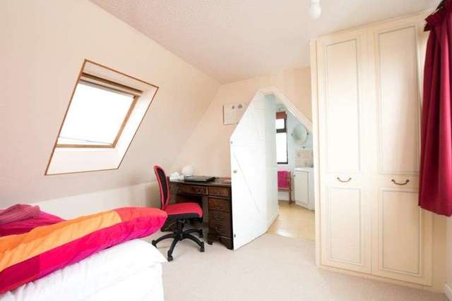  Image of 5 bedroom Detached house to rent in Brooks Lane Bosham Chichester PO18 at Brooks Lane Bosham Chichester, PO18 8JT