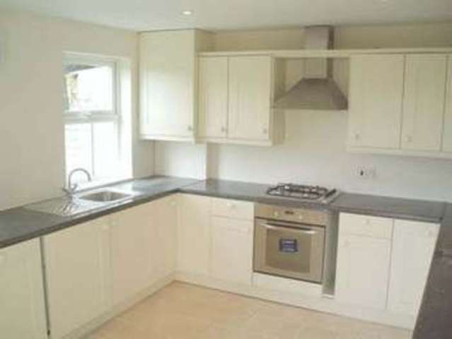  Image of 5 bedroom Semi-Detached house to rent in Oatlands Road Tadworth KT20 at Oatlands Road Burgh Heath Tadworth, KT20 6BS