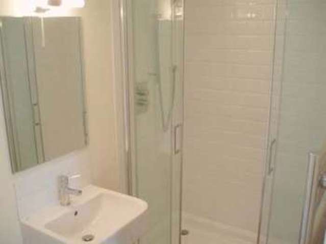  Image of 5 bedroom Semi-Detached house to rent in Oatlands Road Tadworth KT20 at Oatlands Road Burgh Heath Tadworth, KT20 6BS