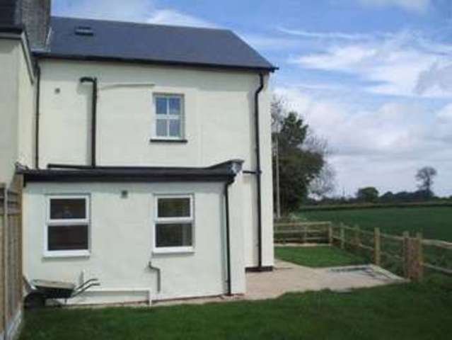  Image of 5 bedroom Semi-Detached house to rent in Oatlands Road Tadworth KT20 at Oatlands Road Burgh Heath Tadworth, KT20 6BS