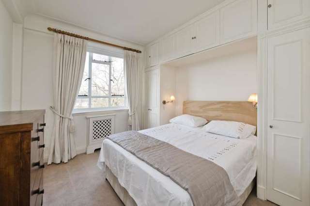  Image of 2 bedroom Flat for sale in Franklins Row London SW3 at Burton Court  Franklins Row, SW3 4SY