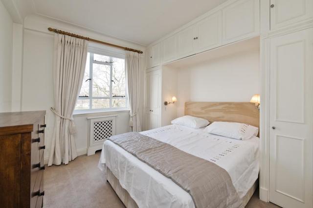  Image of 2 bedroom Flat for sale in Franklins Row London SW3 at Burton Court  Franklins Row, SW3 4SY