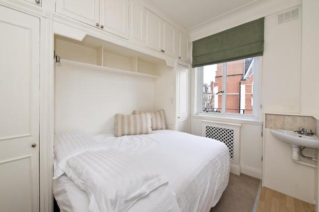  Image of 2 bedroom Flat for sale in Franklins Row London SW3 at Burton Court  Franklins Row, SW3 4SY