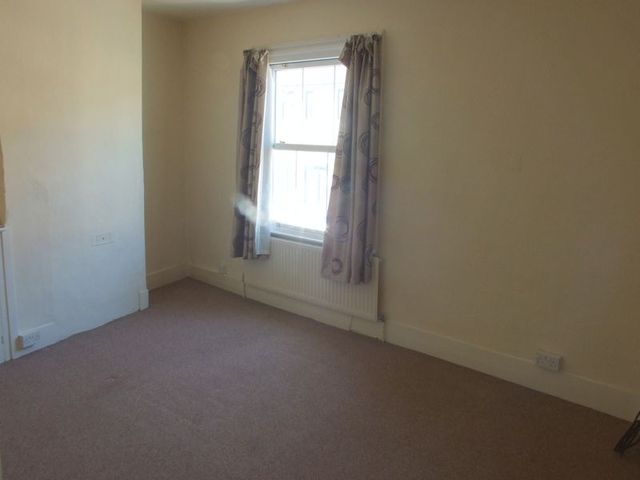  Image of 2 bedroom Flat to rent in Cambridge Street Aylesbury HP20 at Cambridge Street  AYLESBURY, HP20 1BT