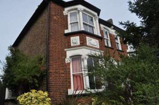  Image of 3 bedroom Semi-Detached house to rent in Carshalton Road Carshalton SM5 at Carshalton Road  Carshalton, SM5 3PZ