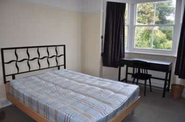  Image of 3 bedroom Semi-Detached house to rent in Carshalton Road Carshalton SM5 at Carshalton Road  Carshalton, SM5 3PZ