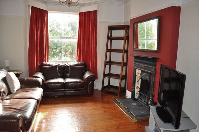  Image of 4 bedroom Semi-Detached house to rent in Carshalton Road Carshalton SM5 at Carshalton Road  Carshalton, SM5 3PZ