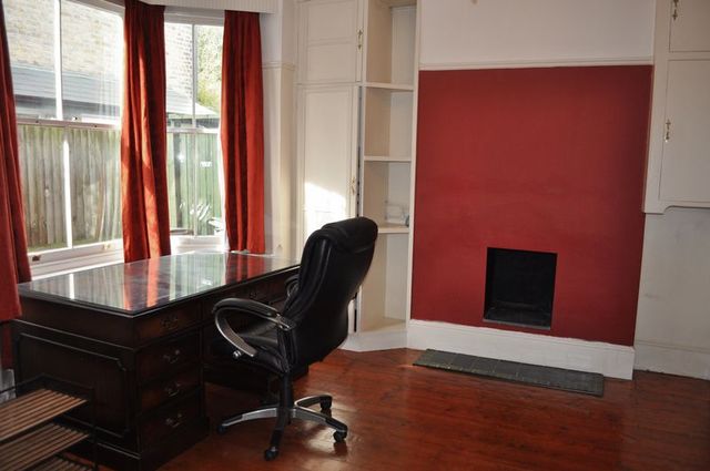  Image of 4 bedroom Semi-Detached house to rent in Carshalton Road Carshalton SM5 at Carshalton Road  Carshalton, SM5 3PZ
