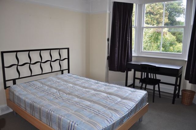  Image of 4 bedroom Semi-Detached house to rent in Carshalton Road Carshalton SM5 at Carshalton Road  Carshalton, SM5 3PZ