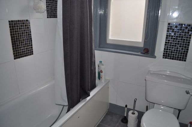  Image of 4 bedroom Semi-Detached house to rent in Carshalton Road Carshalton SM5 at Carshalton Road  Carshalton, SM5 3PZ