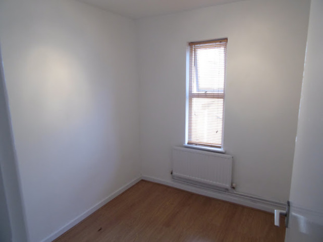  Image of 1 bedroom Apartment to rent in Cathays Terrace Cathays Cardiff CF24 at CATHAYS TERRACE  CARDIFF, CF24 4HZ