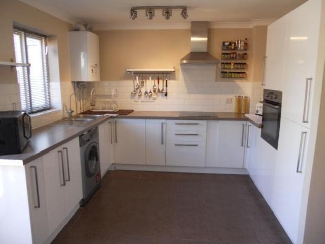  Image of 3 bedroom Semi-Detached house to rent in Chessington Close Bedford MK41 at Bedford Beds Beds, MK41 0SB