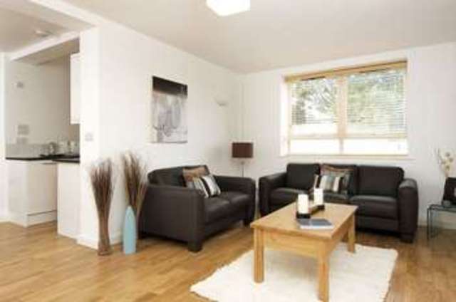  Image of 1 bedroom Flat to rent in Kew Bridge Court London W4 at Kew Bridge Court  London, W4 3AZ