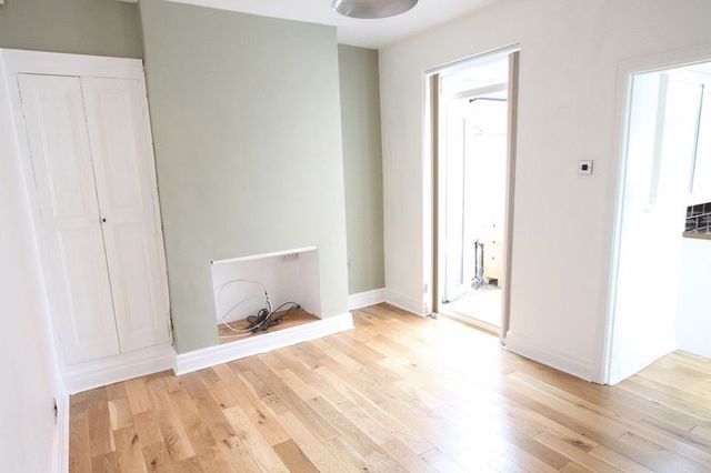  Image of 2 bedroom Property to rent in Christleton Road Great Boughton Chester CH3 at Christleton Road  Chester, CH3 5UG