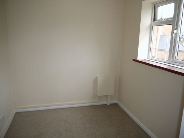  Image of Flat for sale in Churchill Avenue Aylesbury HP21 at 196 Churchill Avenue Aylesbury, HP21 8BA