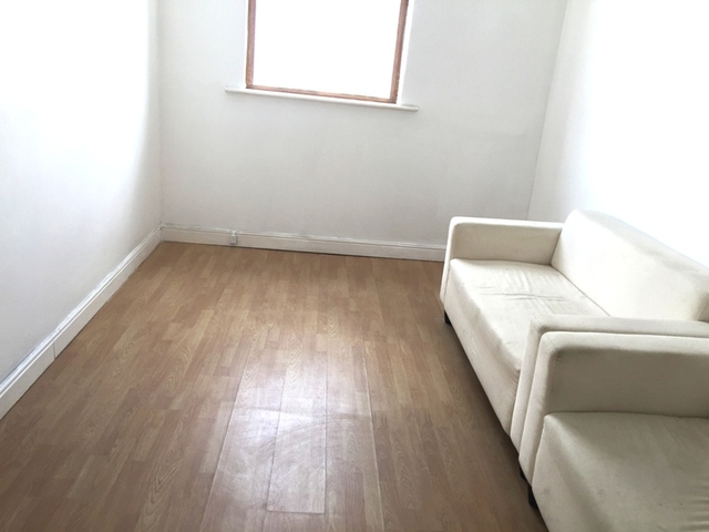  Image of 2 bedroom Flat to rent in Commercial Road London E1 at Commercial Road  London, E1 2DA