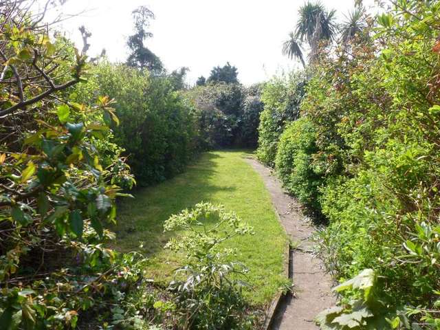  Image of 2 bedroom Detached house to rent in Commodore Road Lowestoft NR32 at Oulton Broad  Lowestoft, NR32 3NF