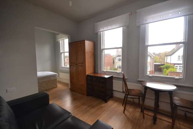  Image of Studio flat to rent in Connaught Road Reading RG30 at Connaught Road  Reading, RG30 2UF