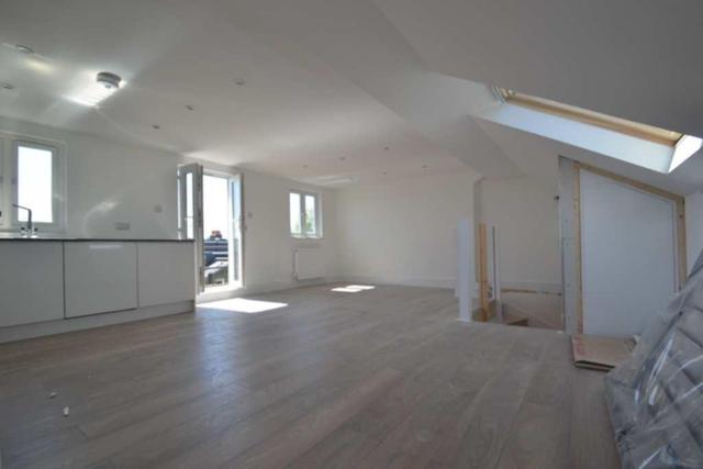  Image of 3 bedroom Flat to rent in Coombe Road London W4 at Coombe Road  London, W4 2HR