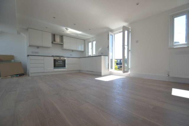  Image of 3 bedroom Flat to rent in Coombe Road London W4 at Coombe Road  London, W4 2HR