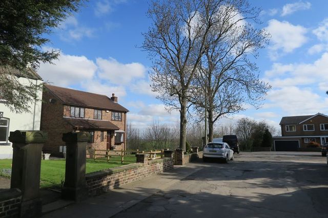  Image of 4 bedroom Detached house for sale in Daisy Hill Morley Leeds LS27 at Daisy Hill Morley Leeds, LS27 8NQ