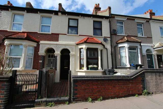  Image of 3 bedroom Terraced house for sale in Dalmally Road Addiscombe Croydon CR0 at Dalmally Road  Shirley, CR0 6LS