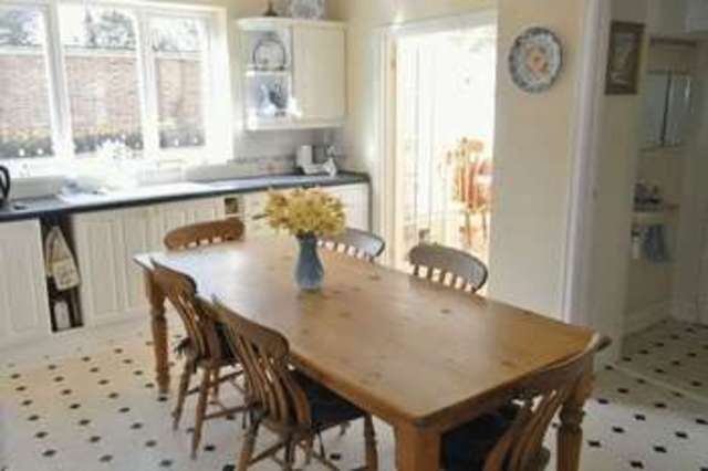  Image of 4 bedroom Detached house to rent in Dartmouth Road Paignton TQ4 at Dartmouth Road  Paignton, TQ4 6LH