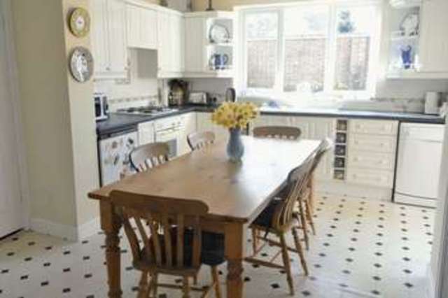  Image of 4 bedroom Detached house to rent in Dartmouth Road Paignton TQ4 at Dartmouth Road  Paignton, TQ4 6LH