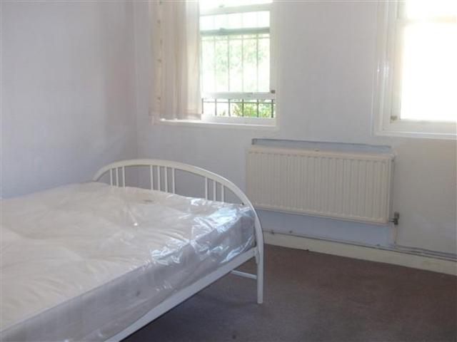  Image of 1 bedroom Flat to rent in Deptford High Street London SE8 at Deptford High Street, SE8 3PQ