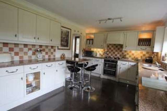  Image of 5 bedroom Detached house for sale in Dove Close Roos Hull HU12 at Dove Close Roos Hull, HU12 0LL