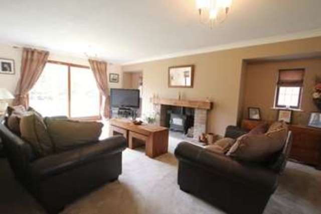 Image of 5 bedroom Detached house for sale in Dove Close Roos Hull HU12 at Dove Close Roos Hull, HU12 0LL