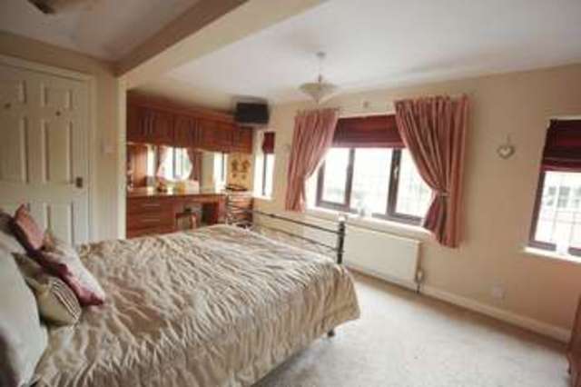  Image of 5 bedroom Detached house for sale in Dove Close Roos Hull HU12 at Dove Close Roos Hull, HU12 0LL