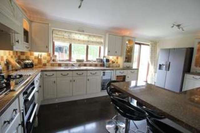  Image of 5 bedroom Detached house for sale in Dove Close Roos Hull HU12 at Dove Close Roos Hull, HU12 0LL