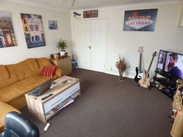  Image of 3 bedroom Semi-Detached house for sale in Dunraven Avenue Luton LU1 at Dunraven Avenue Dallow Road Luton, LU1 1TP