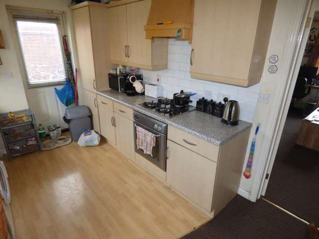  Image of 3 bedroom Semi-Detached house for sale in Dunraven Avenue Luton LU1 at Dunraven Avenue Dallow Road Luton, LU1 1TP