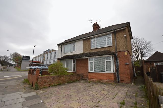  Image of 3 bedroom Semi-Detached house for sale in Dunstable Road Luton LU4 at Dunstable Road  Luton, LU4 8QR