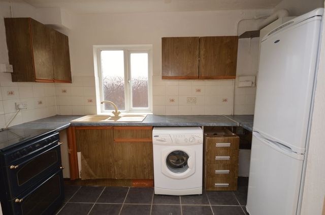  Image of 3 bedroom Semi-Detached house for sale in Dunstable Road Luton LU4 at Dunstable Road  Luton, LU4 8QR